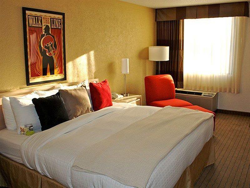 Hilton Garden Inn Los Angeles / Hollywood Room photo