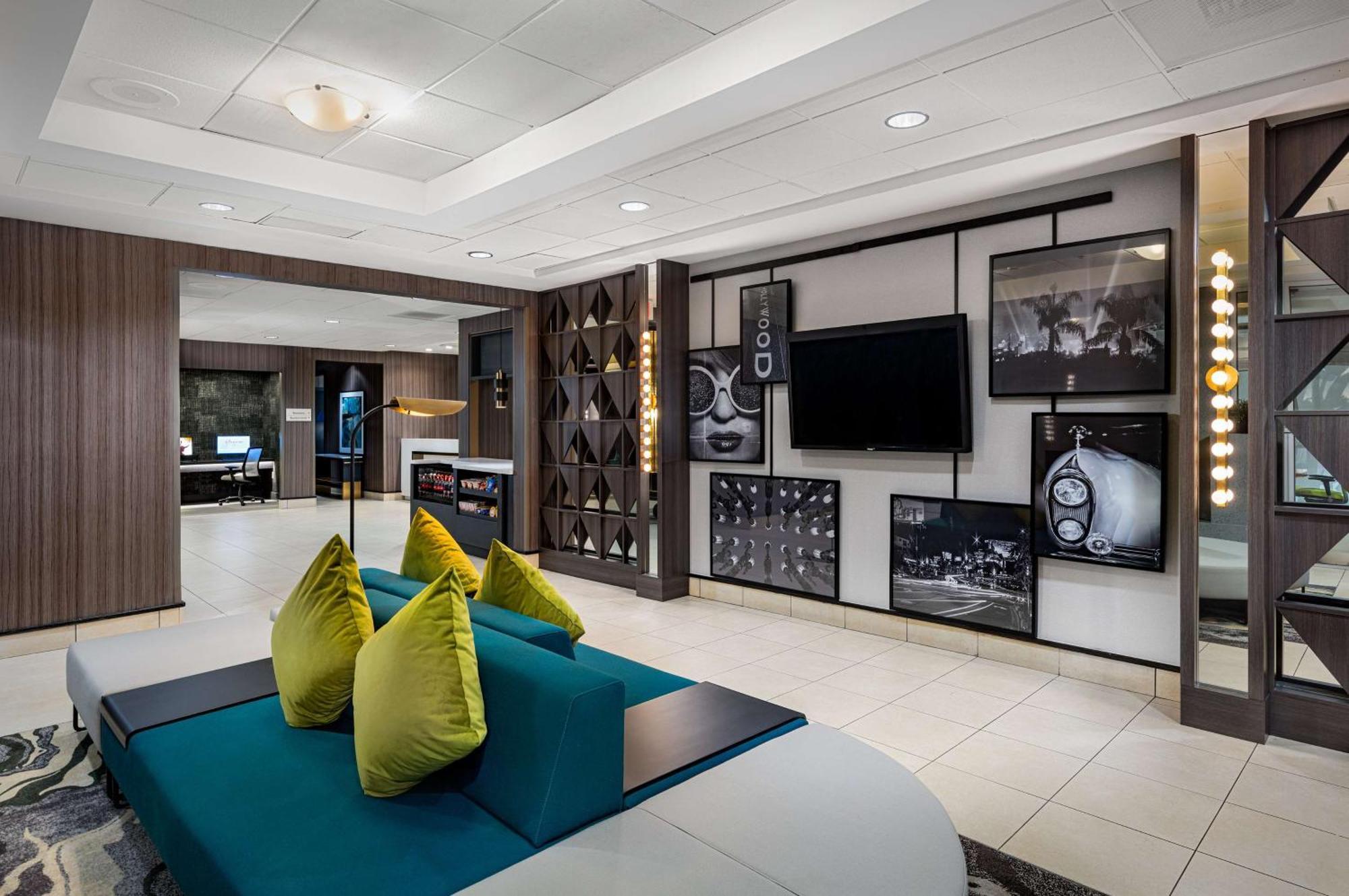 Hilton Garden Inn Los Angeles / Hollywood Exterior photo