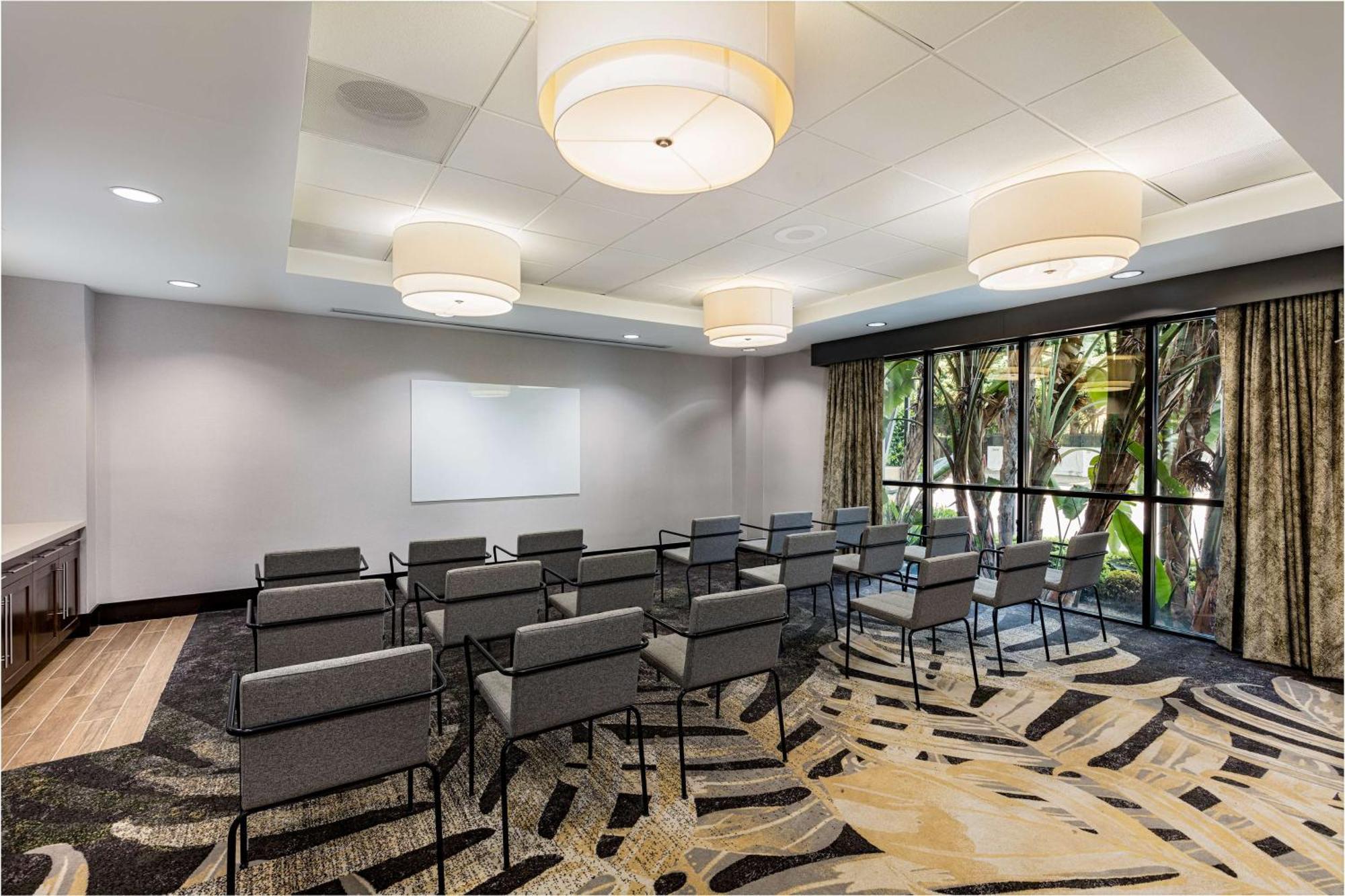 Hilton Garden Inn Los Angeles / Hollywood Exterior photo